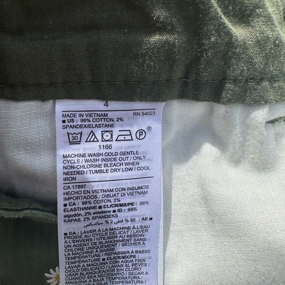 NWOT Old Navy Women’s Mid Rise Shorts Size  4 - Picture 5 of 5